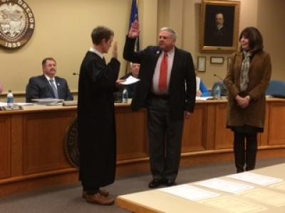 Mayor John H. Hunter being sworn into office